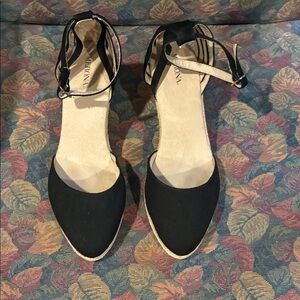 Vince Camuto Black Espadrille wedge heels